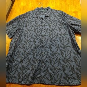 Men's Perry Ellis size 4xlt short sleeve button down black and blue shirt. And t